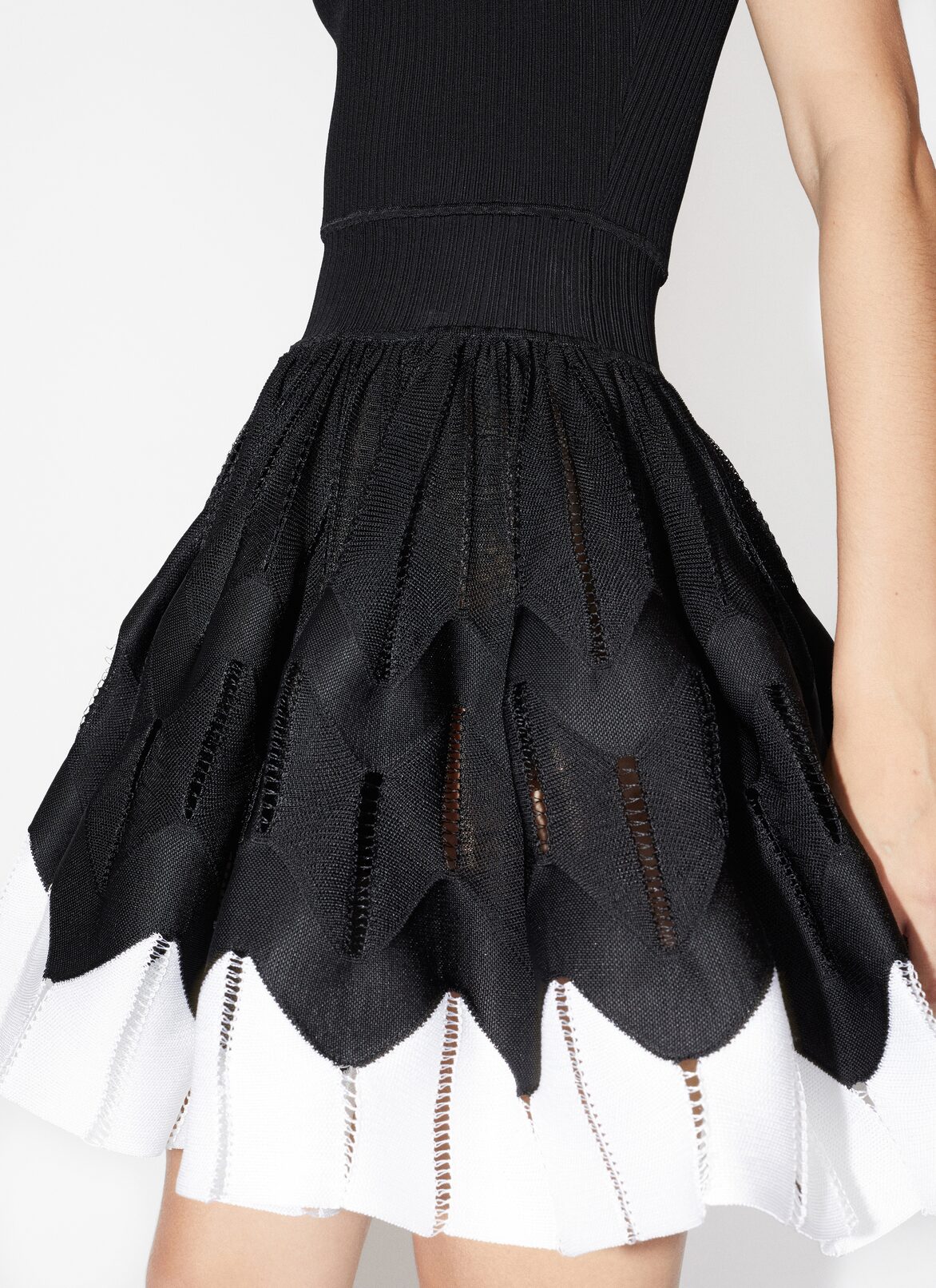 Bi-color crinoline sdress ALAÏA BLACK BI-COLOR CRINOLINE SDRESS